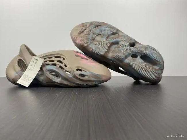 Runner Adidas GY3969 Yeezy Foam 0529